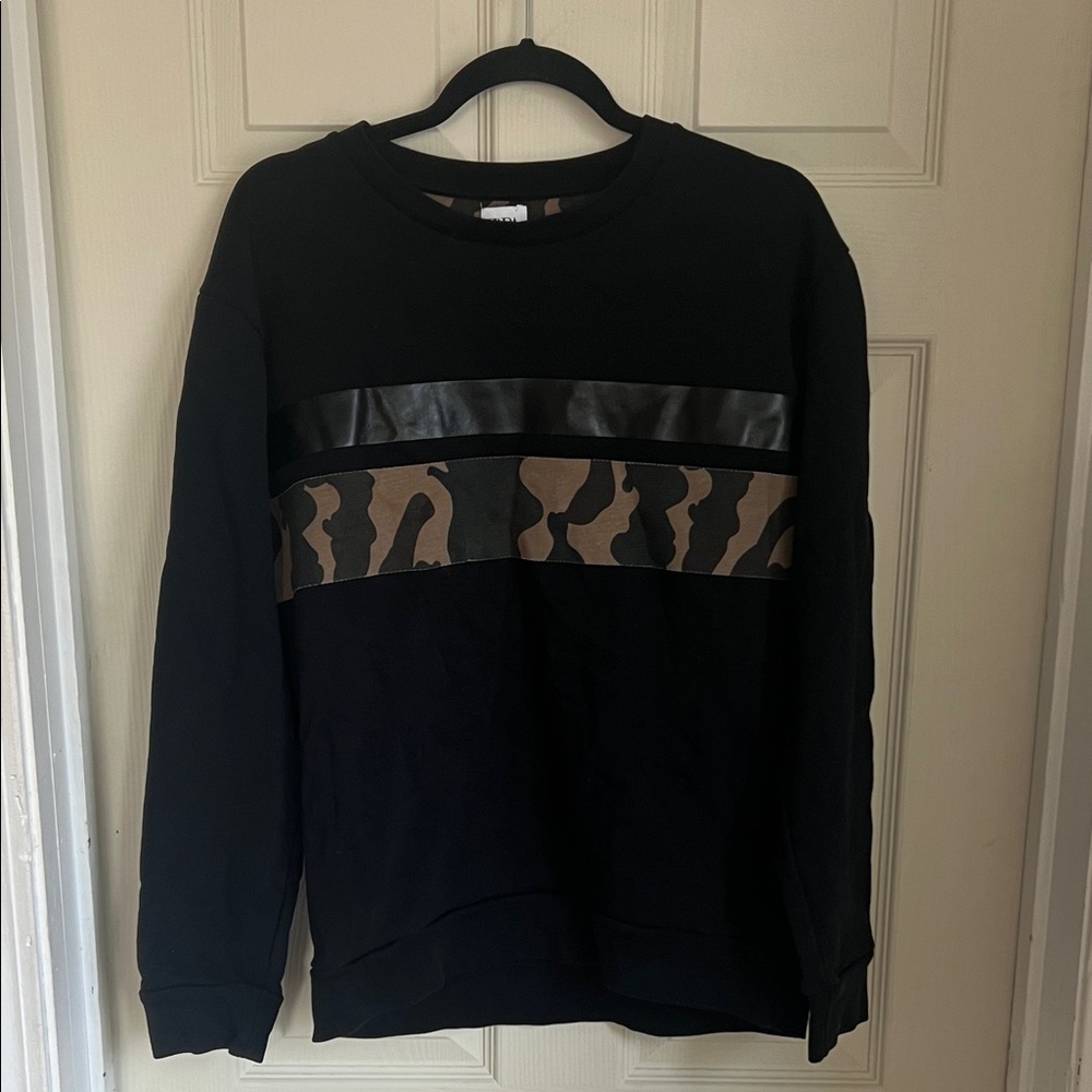 Zara Men's Black Crewneck Sweater with Brown Pattern